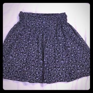 Floral print skirt in black & grey